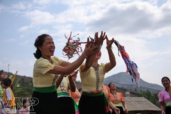 Con ball throwing among the ethnic Thai  - ảnh 2